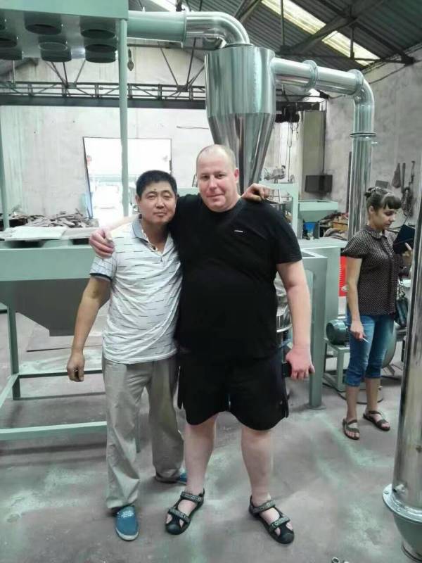 用户该如何挑选塑料磨粉机呢？